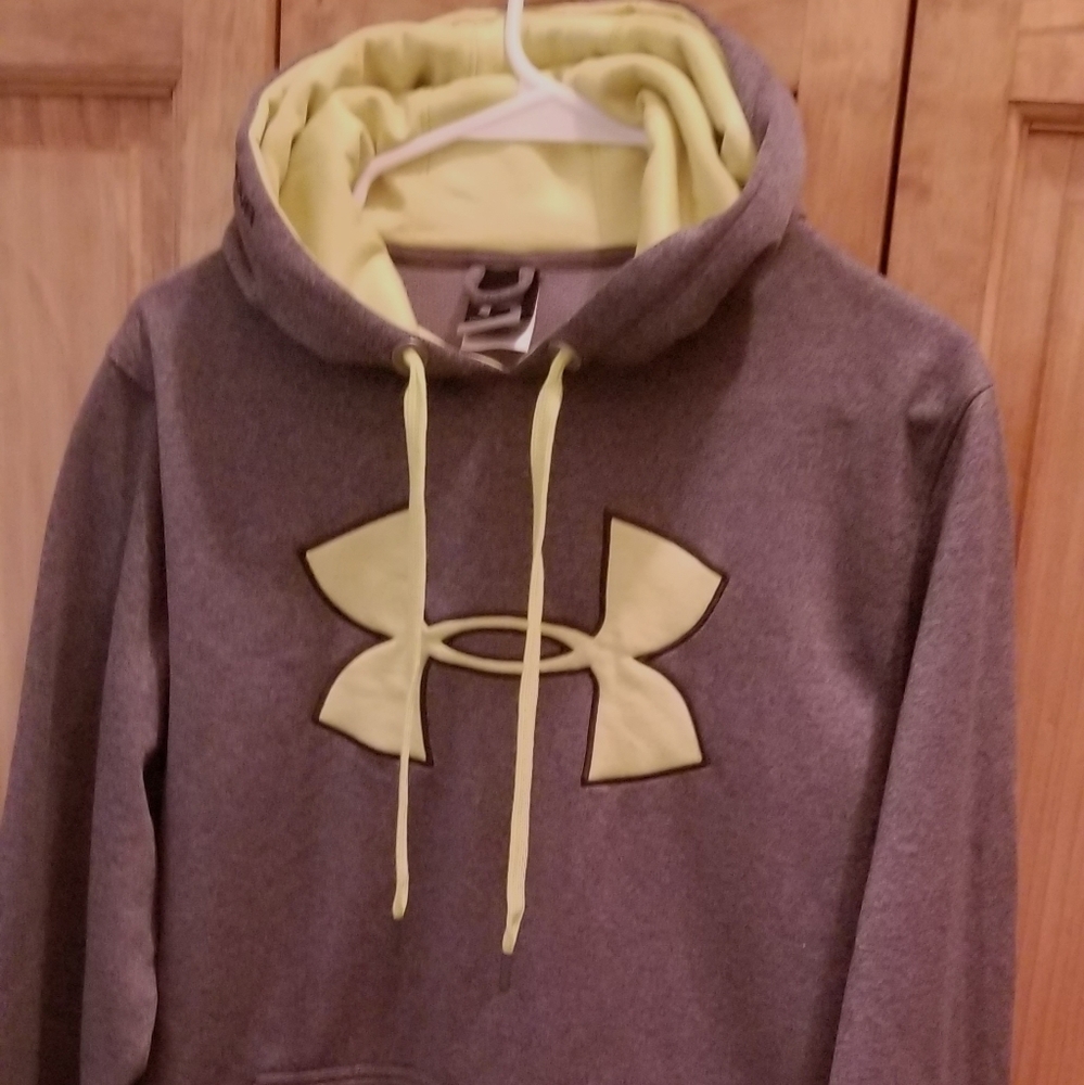 Men's  UA hoodie  size, M